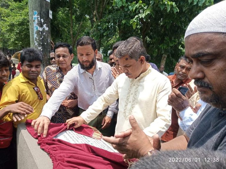 পাবনায় দুটি রাস্তা নির্মাণ কাজের উদ্বোধন করলেন এমপি প্রিন্স