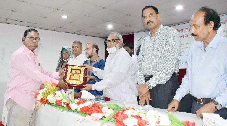 কাজি নজরুল ইসলাম স্মৃতি সম্মাননা পেলেন আবদুল জব্বার
