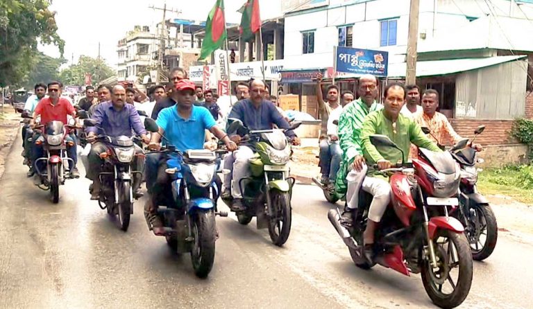 স্বপ্নের পদ্মা সেতুর উদ্বোধনে আটঘরিয়ায় আনন্দ র্যালি