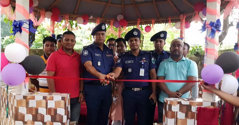 আতাইকুলা থানাধীন দুবলিয়া স্থায়ী পুলিশ ক্যা¤েপর গোলঘর, ব্যারাকের সংস্কার ও মেরামত কাজের শুভ উদ্বোধন এবং ফলক উম্মোচন করেন প্রধান অতিথি পুলিশ সুপার মোহাম্মদ মহিবুল ইসলাম খান বিপিএম। এ সময় উপস্থিত ছিলেন পাবনা সদর সার্কেলের অতিরিক্ত পুলিশ সুপার মো: রোকনুজ্জামান সরকার, আতাইকুলা থানার অফিসার ইনচার্জ মো: জালাল উদ্দিন, সাদুল্লাপুর ইউপি চেয়ারম্যান মো: আব্দুল আলীম মোল্লা, আউয়াল কবীর জয়, সদর উপজেলা আওয়ামী লীগের সাংগঠনিক সম্পাদক আলহাজ¦ শেখ রাসেল আলী মাসুদসহ স্থানীয় গণ্যমান্য ব্যক্তিবর্গ।