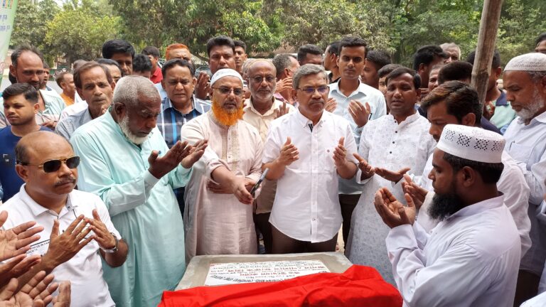 পাবনায় কোটি টাকা ব্যয়ে রাস্তা উন্নয়ন কাজের উদ্বোধন করলেন এমপি প্রিন্স