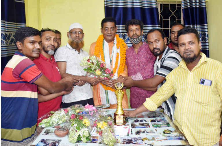 মহাত্মা গান্ধী আন্তর্জাতিক শান্তি পুরস্কার পাওয়ায় শ্রমিক নেতা আলমগীর হোসেন আলমকে সংবর্ধনা