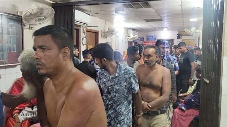 পাবনায় বালু মহলের নিয়ন্ত্রণ নিয়ে গোলাগুলি, অস্ত্রসহ আটক ১০