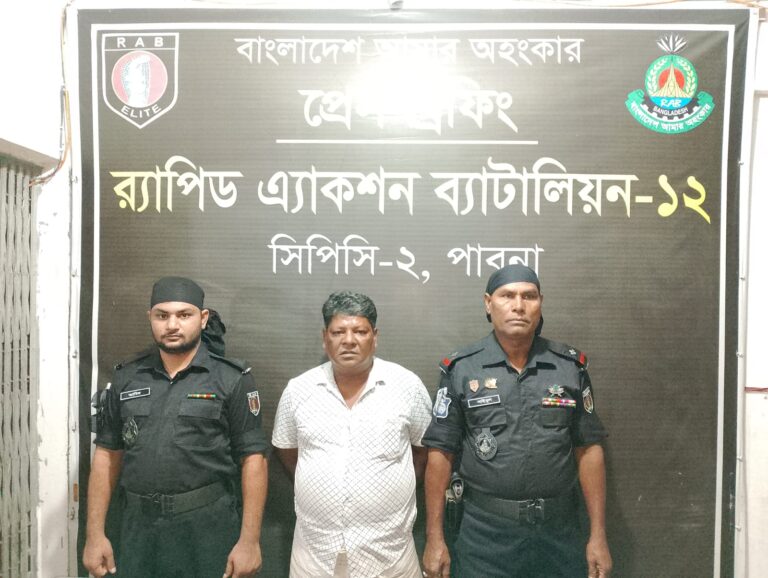 পাবনা র‌্যাবের পৃথক অভিযানে  বৈষম্য বিরোধী ছাত্র আন্দোলনে শিক্ষার্থীদের উপর গুলি করে হত্যা চেষ্টা মামলার ০২ জন পলাতক আসামী গ্রেফতার। 