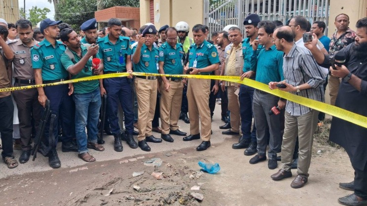 বরিশাল আদালত চত্বরে বিস্ফোরণ: আতঙ্ক ছড়ানোই মূল লক্ষ্য, বলছে পুলিশ
